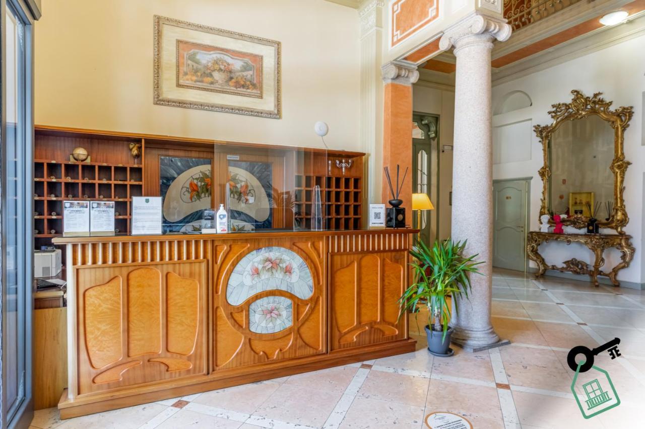 فيربانيا Hotel Rooms Lago Maggiore المظهر الخارجي الصورة